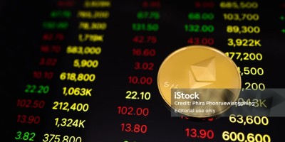 比特币价格受哪些因素影响？涨跌逻辑分析