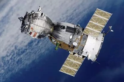 宇宙空间站，俄罗斯航天局有个新想法：用机器人取代宇航员，来运营月球基地