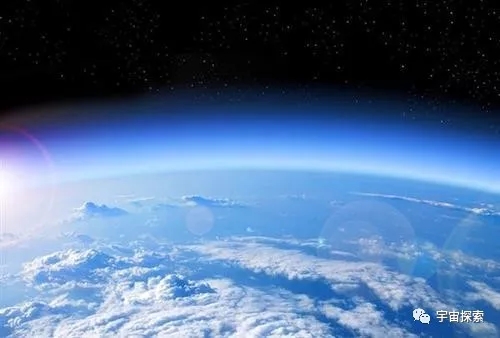 宇宙少主玩网游，地球大气层中有高达1000度的高温层，航天器经过时为何没被销毁？