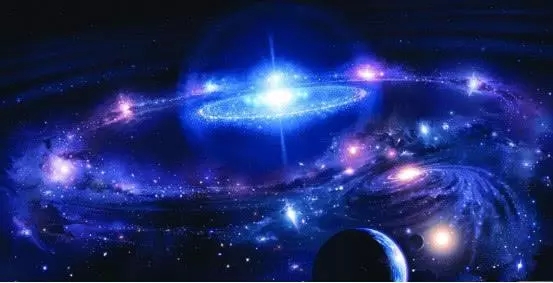 宇宙护卫队，银河系中央云云明亮，那里到底是什么？