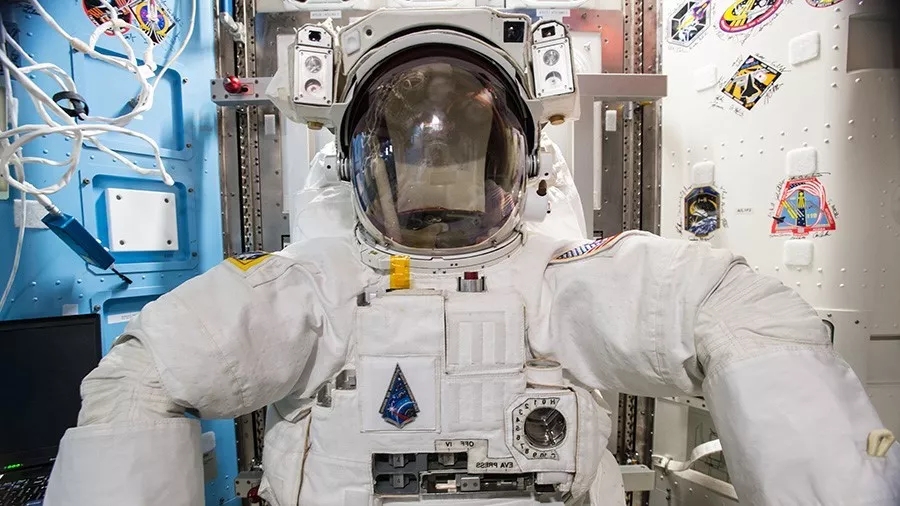 宇宙黑洞视频，美国航天服亟待改善!衣服不合身导致女性太空行走化为泡影