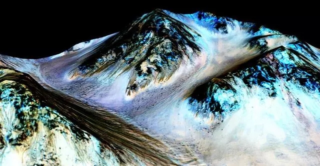 龙珠超宇宙2，揭秘火星上的神秘斜坡条纹，与人类未来殖民火星有很大关系！