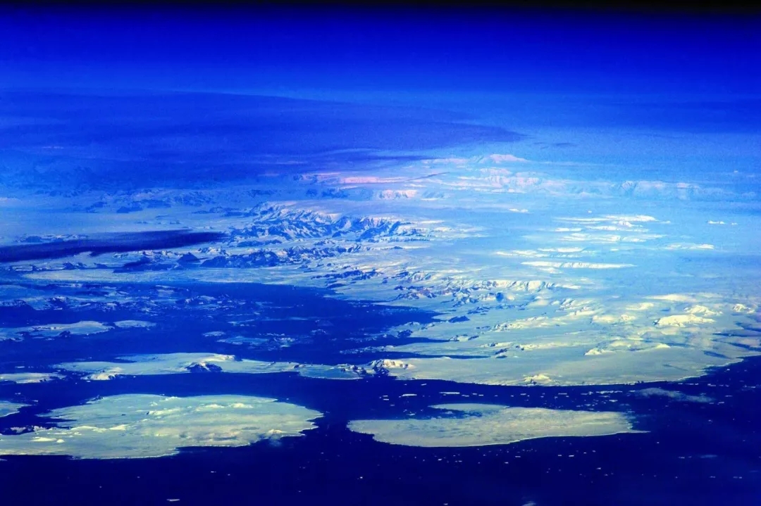 宇宙刑警，美到落泪！从国际空间站看到的地球是这样的