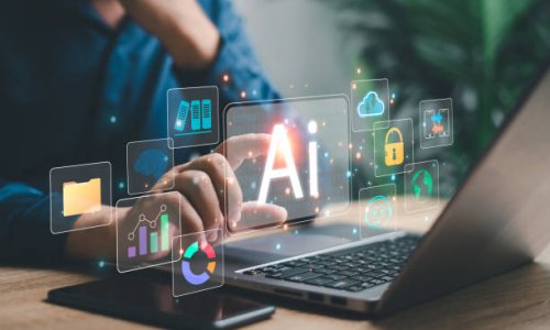 AI 赋能自媒体创作：效率提升 300% 的实用工作流与工具组合